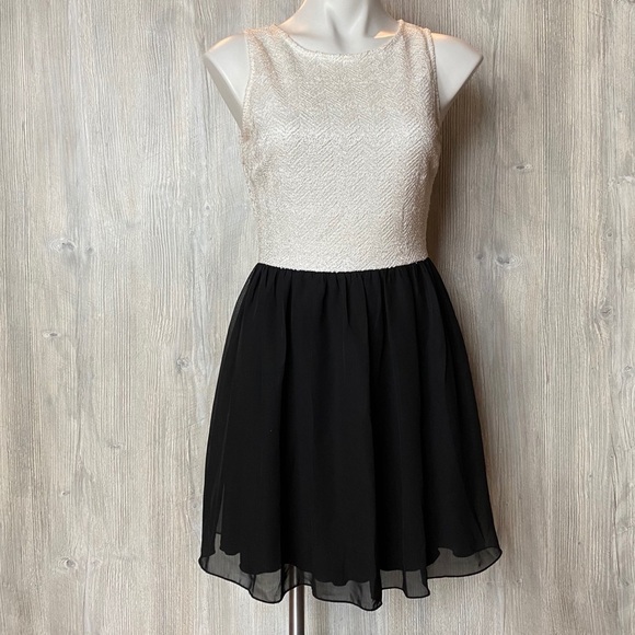 Speechless black and white chevron with sparkle dress size Large - Picture 1 of 8